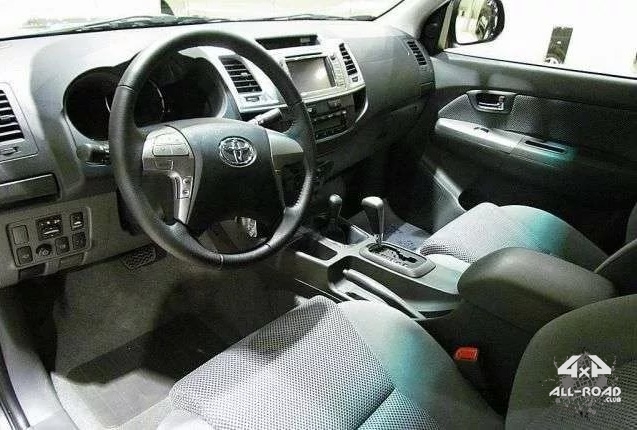 пикап Toyota HiLux
